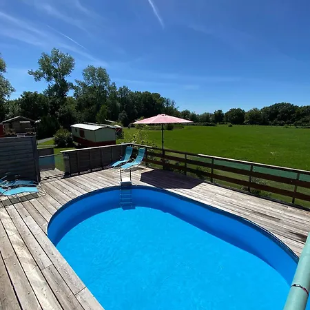 Roulottes Des Combrailles Campsite
