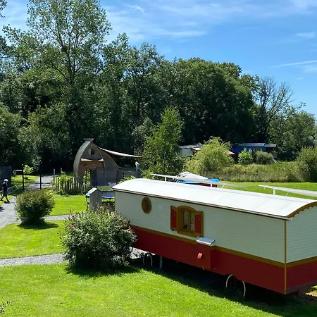 Roulottes Des Combrailles 营地