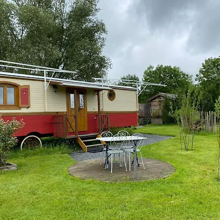 Campsite Roulottes Des Combrailles Saint-Pardoux (Puy-de-Dome)