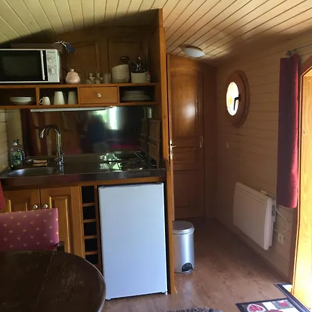 Roulottes Des Combrailles Saint-Pardoux (Puy-de-Dome)