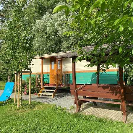 Кемпинг Roulottes Des Combrailles