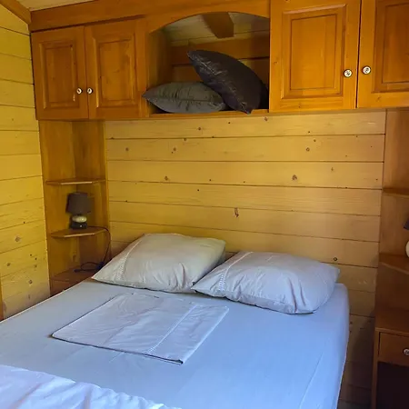 Кемпинг Roulottes Des Combrailles *