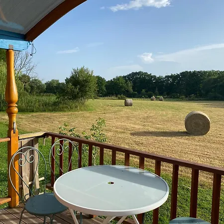 Campingplatz Roulottes Des Combrailles