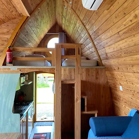 Camping Roulottes Des Combrailles