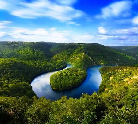 Roulottes Des Combrailles Camping *