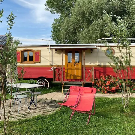 Roulottes Des Combrailles 营地