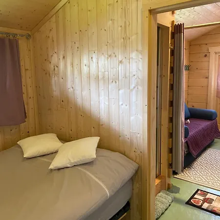Camping Roulottes Des Combrailles