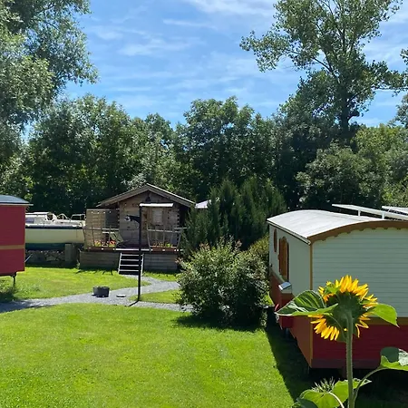 Roulottes Des Combrailles Camping Saint-Pardoux (Puy-de-Dome)