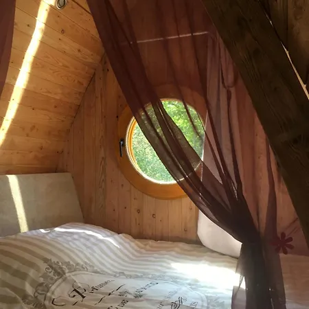 Roulottes Des Combrailles 营地 *