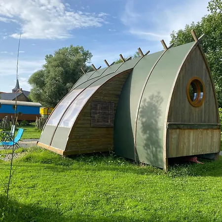 Roulottes Des Combrailles 营地 *